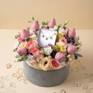 Estelle Necklace Hamper